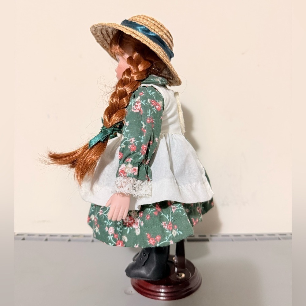 Anne of Green Gables Vintage Porcelain Doll Collectible - Picture 3 of 4